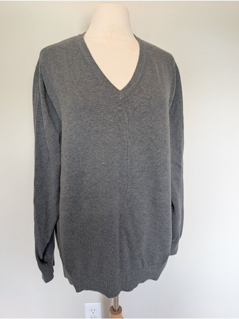 Lands End Mens Gray Supima Cotton V-Neck Sweater XL 46-48 Classic Fit